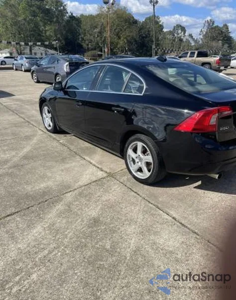 2012 Volvo S60 T5 z USA, uszkodzony, nr VIN YV1622FS2C2116540